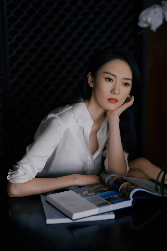 童瑶个人资料简介及家世（用18年撕丑闻标签，被大17岁老公苦追，童瑶的人生远比电视剧精彩）