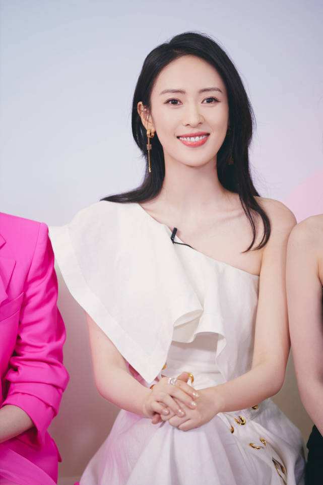 童瑶个人资料简介及家世（用18年撕丑闻标签，被大17岁老公苦追，童瑶的人生远比电视剧精彩）