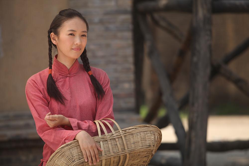 童瑶个人资料简介及家世（用18年撕丑闻标签，被大17岁老公苦追，童瑶的人生远比电视剧精彩）