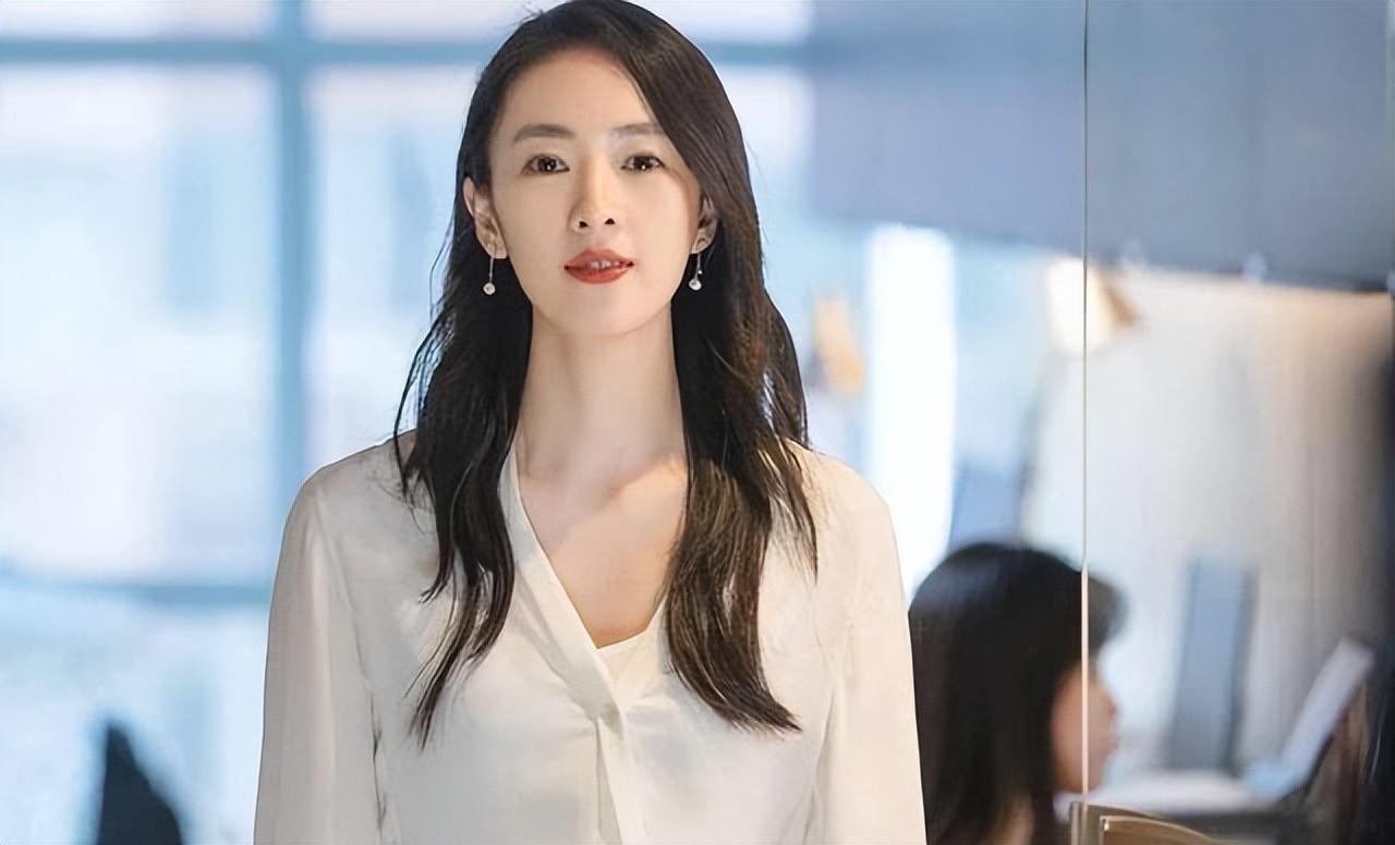 童瑶个人资料简介及家世（用18年撕丑闻标签，被大17岁老公苦追，童瑶的人生远比电视剧精彩）