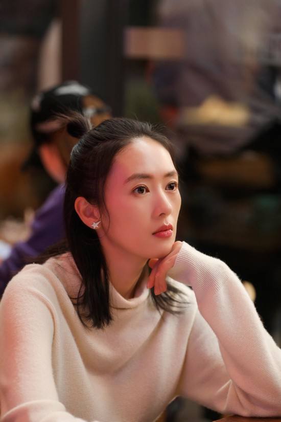 童瑶个人资料简介及家世（用18年撕丑闻标签，被大17岁老公苦追，童瑶的人生远比电视剧精彩）