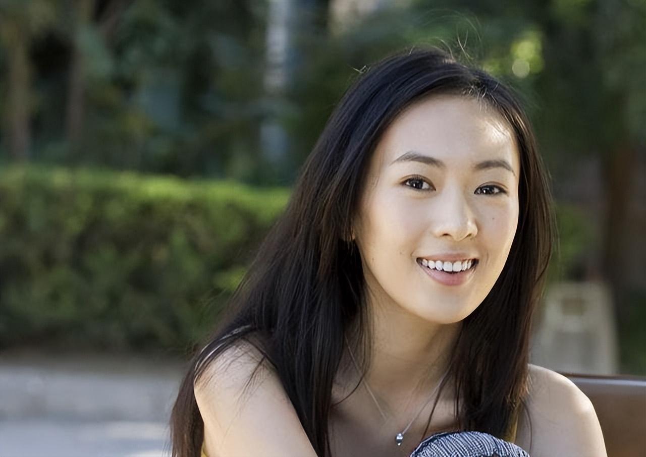 童瑶个人资料简介及家世（用18年撕丑闻标签，被大17岁老公苦追，童瑶的人生远比电视剧精彩）