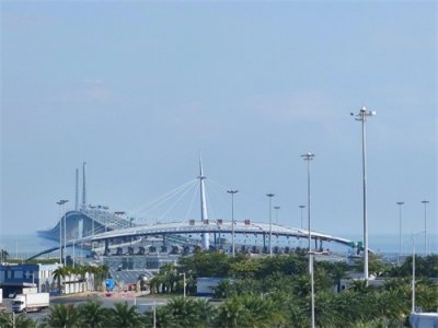 ​游珠港澳大桥景点——珠澳人工岛远眺珠港澳大桥