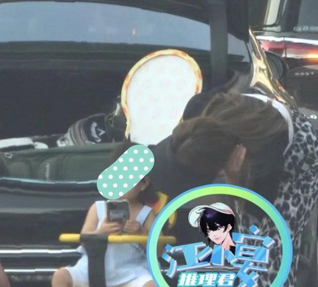 释小龙年轻美照(释小龙老婆带女儿出游被拍)(6)