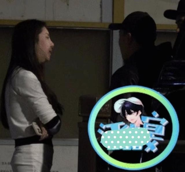 释小龙年轻美照(释小龙老婆带女儿出游被拍)(10)