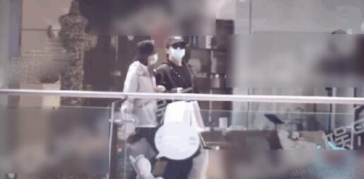 郑恺苗苗结婚生子 两人爱的很高调