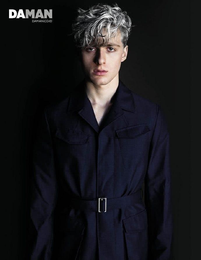 佩德罗·科利亚个人资料写真作品