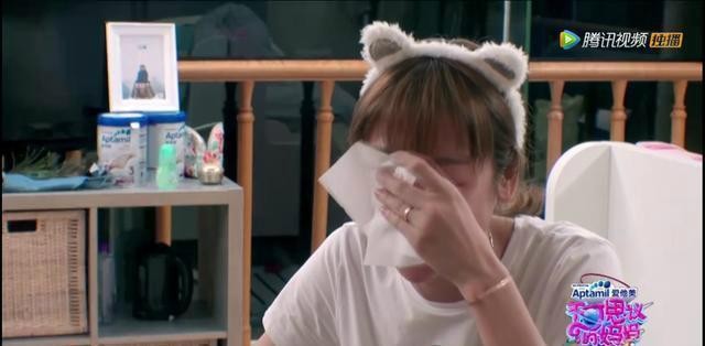 陈浩民老婆五年剖腹生四胎，无奈崩溃到拿针扎大女儿，何洁都哭了