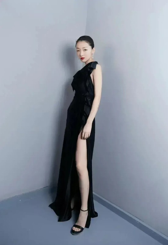 单眼皮也能出美女:周冬雨