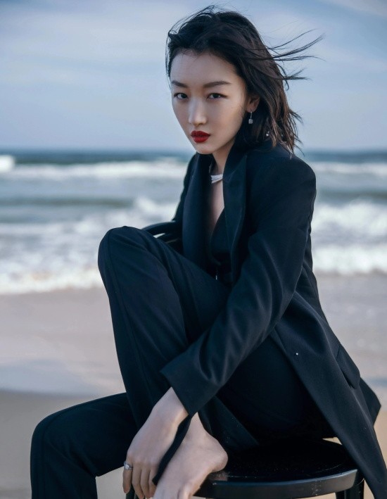 单眼皮也能出美女:周冬雨