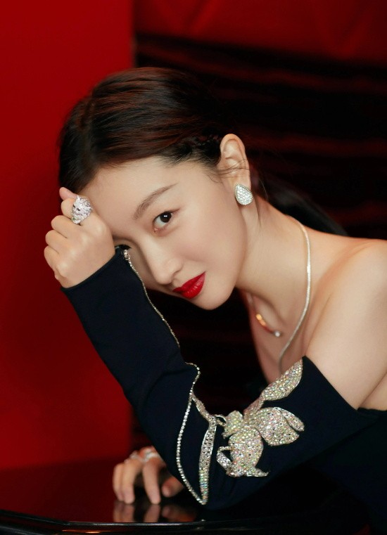 单眼皮也能出美女:周冬雨