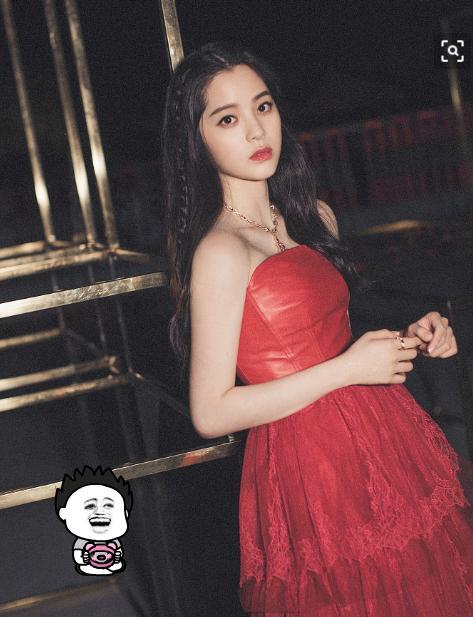 欧阳娜娜演奏大提琴,被赞不演戏就能美到窒息,获全场观众好评