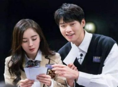 ​魏大勋的家庭背景，刘恺威的家庭背景，网友：差距不是一般的大