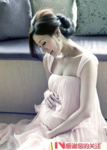 ​晒幸福：盘点娱乐圈明星孕妈大胆“裸照”