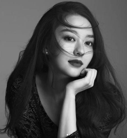 郎朗老婆吉娜爱丽丝个人资料家世背景生活照,吉娜爱丽丝是中国人