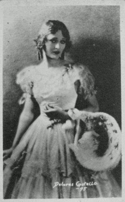 多洛雷斯·卡斯特洛个人资料写真作品