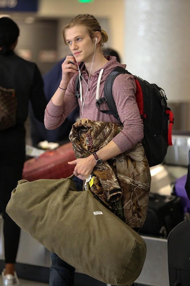 卢卡斯·提尔个人资料写真作品