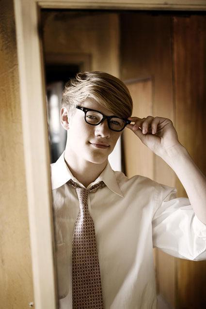 卢卡斯·提尔个人资料写真作品