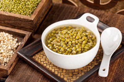 ​新加坡老太做尸水绿豆汤，700名住户均遭殃，凶手竟被无罪释放？