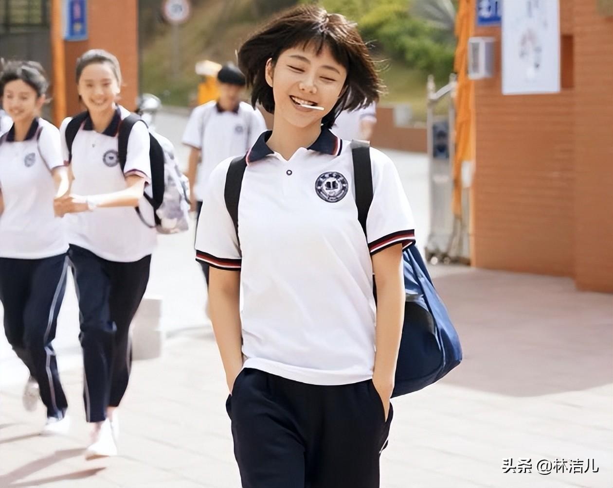 被谭松韵的“素颜杀”美到了,怼脸拍皮肤太好,她真不是大学生?