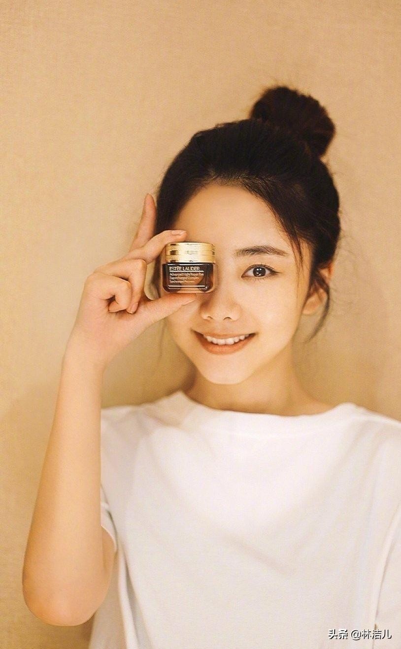 被谭松韵的“素颜杀”美到了,怼脸拍皮肤太好,她真不是大学生?