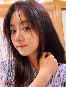 ​被谭松韵的“素颜杀”美到了，怼脸拍皮肤太好，她真不是大学生？