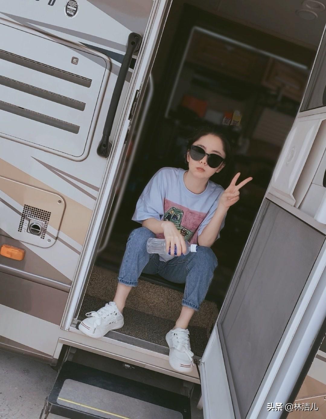 被谭松韵的“素颜杀”美到了,怼脸拍皮肤太好,她真不是大学生?