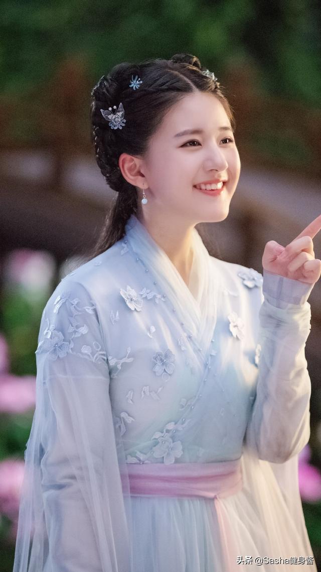 赵露思八字刘海发型(圆脸女神赵思露)(3)