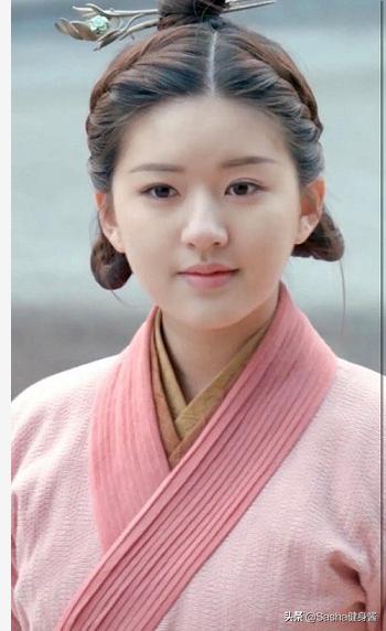 赵露思八字刘海发型(圆脸女神赵思露)(2)