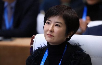 ​42岁的张泉灵疑似肺癌从央视辞职，60岁的老公李铁说：我养你！