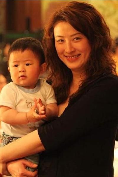 王志文现任老婆陈坚红(王志文妻子陈坚红个人资料)