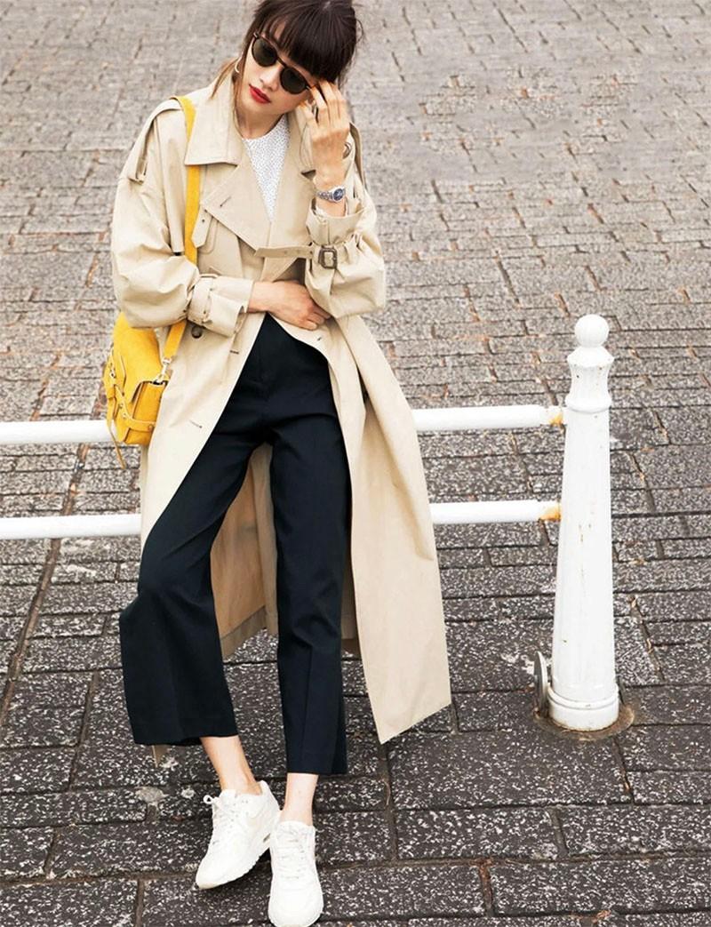 穿“风衣”时髦还得看刘亦菲,不管配裙子还是裤子,都洋气好看