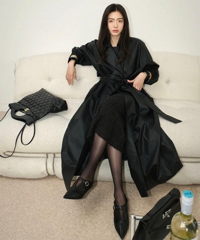 穿“风衣”时髦还得看刘亦菲,不管配裙子还是裤子,都洋气好看