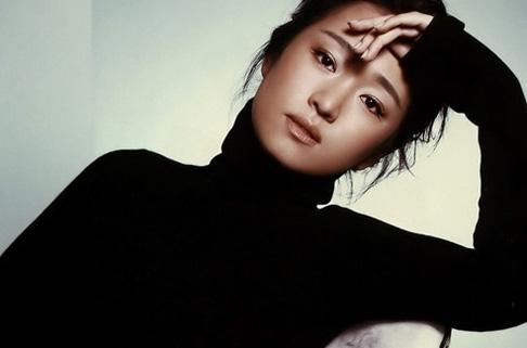 巩俐为什么要换国籍原因揭密!巩俐为什么要入籍新加坡有何争议?