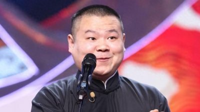 ​岳云鹏在国外被偶遇，低调出行，却意外地引发了网友的热议和质疑