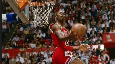 乔丹经典十大扣篮比赛（罚球线扣篮并非是乔丹飞得最远的距离）(3)