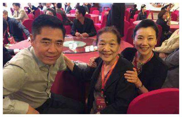 陈宝国从一而终的爱情:与赵奎娥相恋8年终修成正果