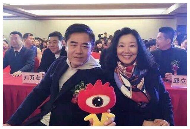 陈宝国从一而终的爱情:与赵奎娥相恋8年终修成正果