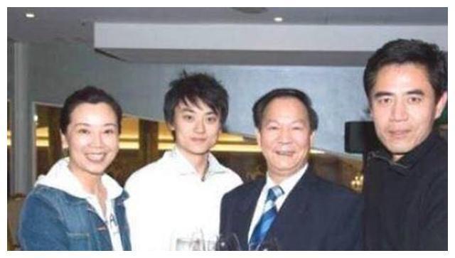 陈宝国从一而终的爱情:与赵奎娥相恋8年终修成正果