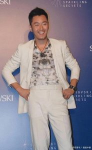 ​默默奋斗20年，涂松岩：舞台上的幕后英雄，生活中的温情好汉！