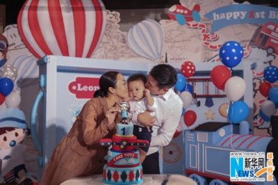 ​保剑锋为子过生日 揭秘保剑锋与何珈好的幸福生活