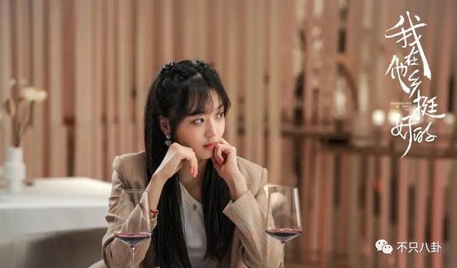 孙千粉色袜子（大长腿肉脸甜妹孙千被拍与男子紧抱）(6)