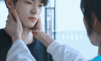 孙千粉色袜子（大长腿肉脸甜妹孙千被拍与男子紧抱）(35)