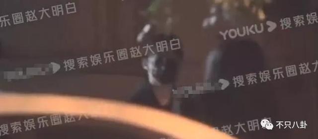 孙千粉色袜子（大长腿肉脸甜妹孙千被拍与男子紧抱）(11)