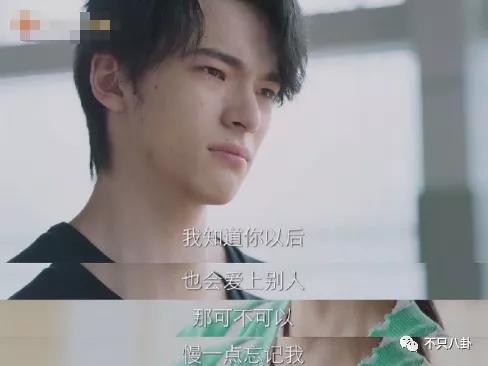 孙千粉色袜子（大长腿肉脸甜妹孙千被拍与男子紧抱）(32)