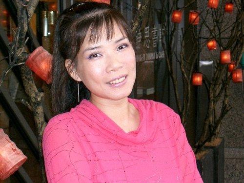 韩宝仪近况，韩宝仪一家三口人的照(韩宝仪老公资料照片)