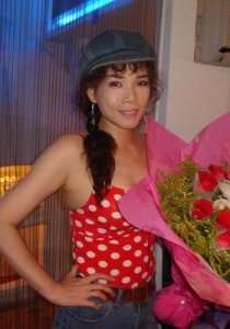 ​韩宝仪近况，韩宝仪一家三口人的照(韩宝仪老公资料照片)