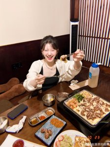 ​赵露思晒日常生活照 男友视角可爱元气