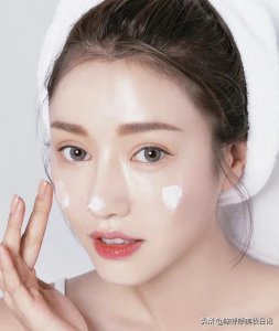 ​防晒霜应该在护肤哪个步骤擦（涂防晒和护肤品的正确顺序）