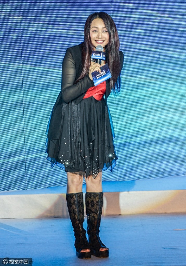 45岁王斑的42岁妻子曹颖近照